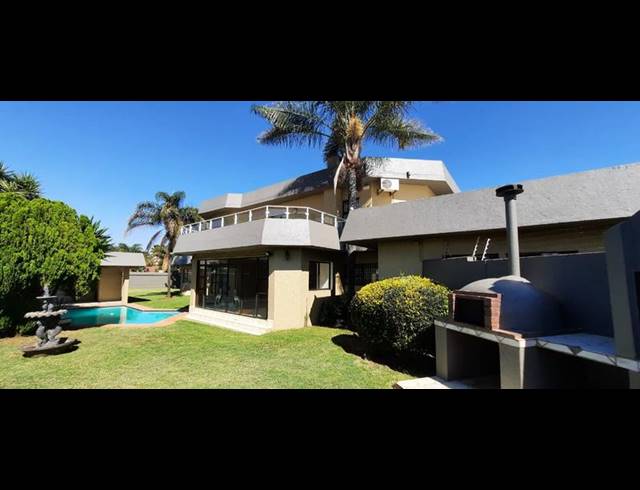 5 BEDROOM HOUSE FOR SALE IN HELIKONPARK